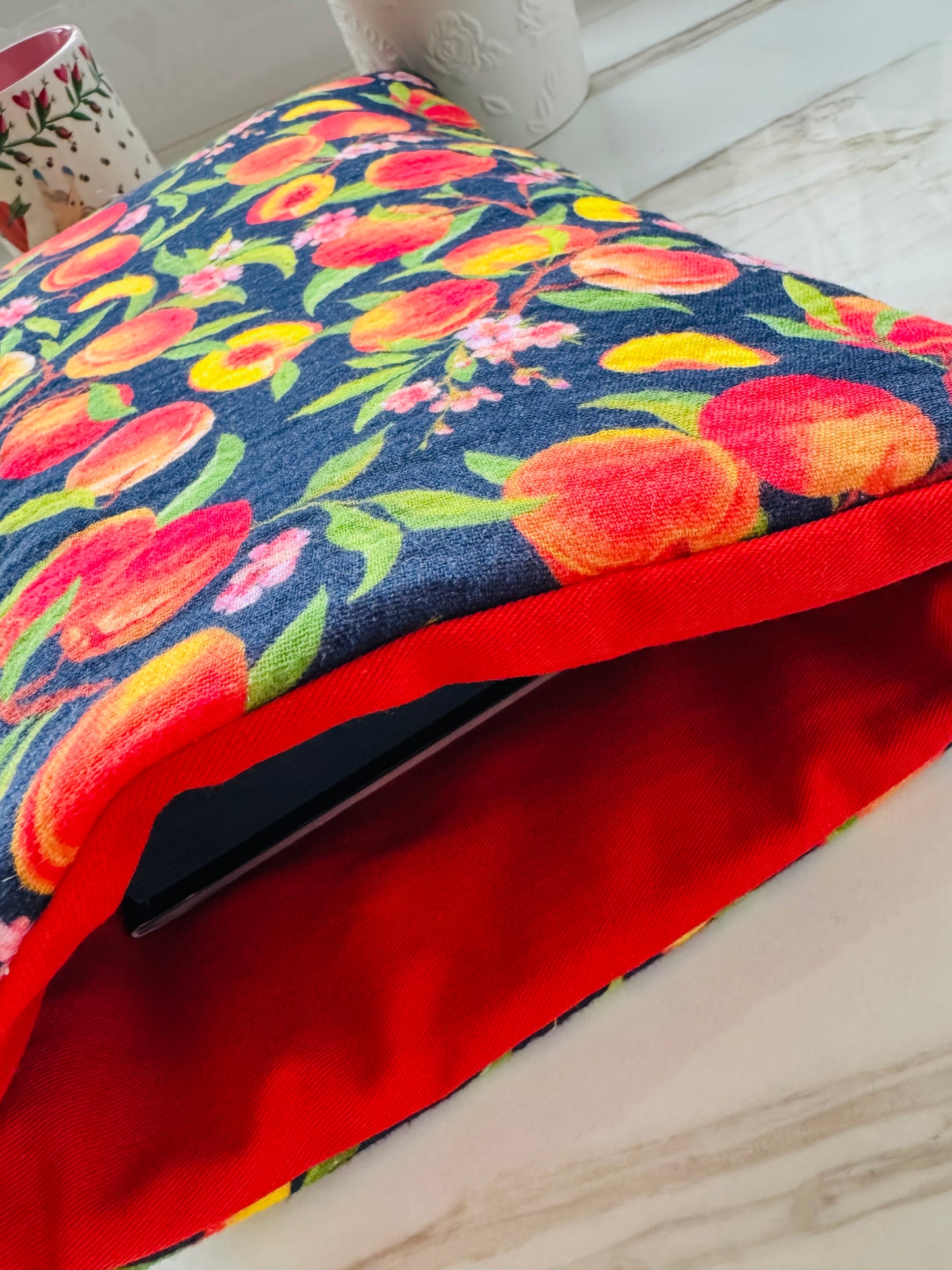 ‘Peaches’ large book bed