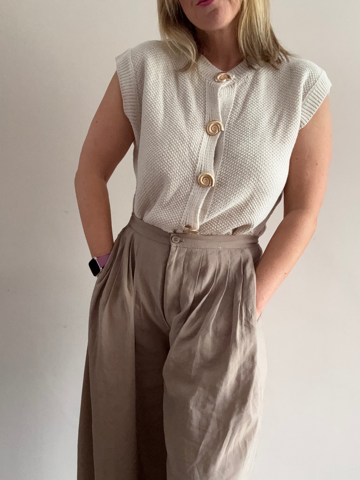 Seashell Button Sleeveless Knit