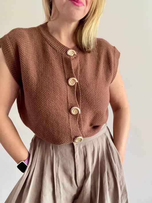 Seashell Button Sleeveless Knit
