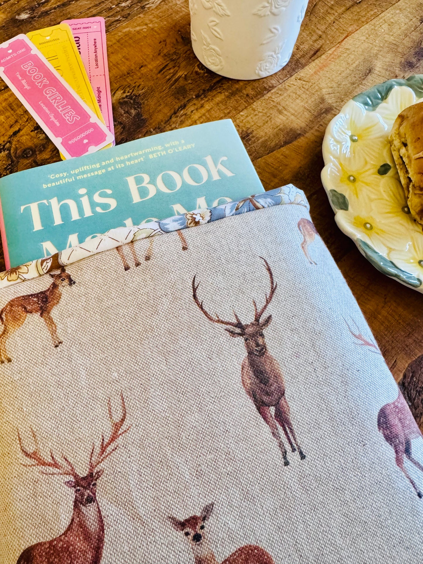 ‘Stag & Deer’ neutral large book bed