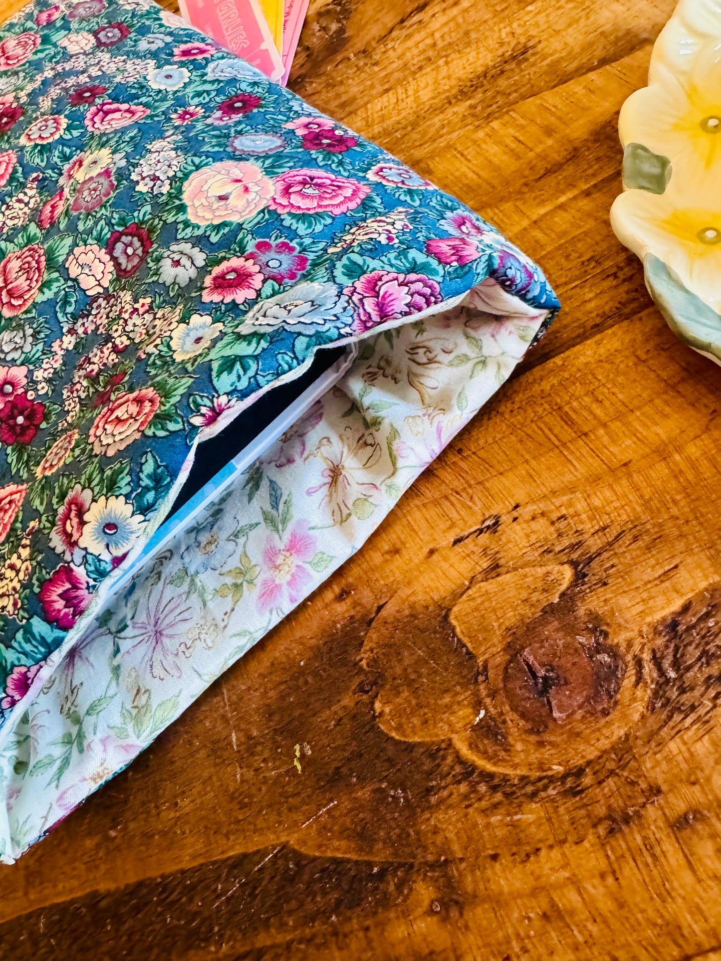 ‘Vintage florals’ large book bed