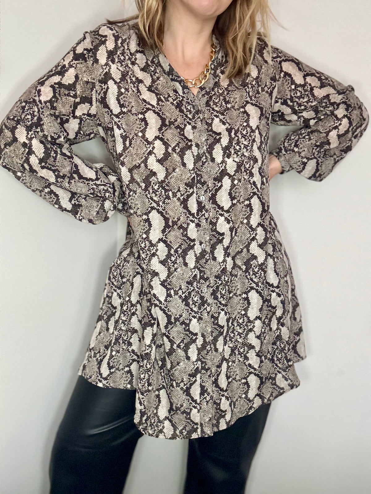 Snakeprint long length blouse