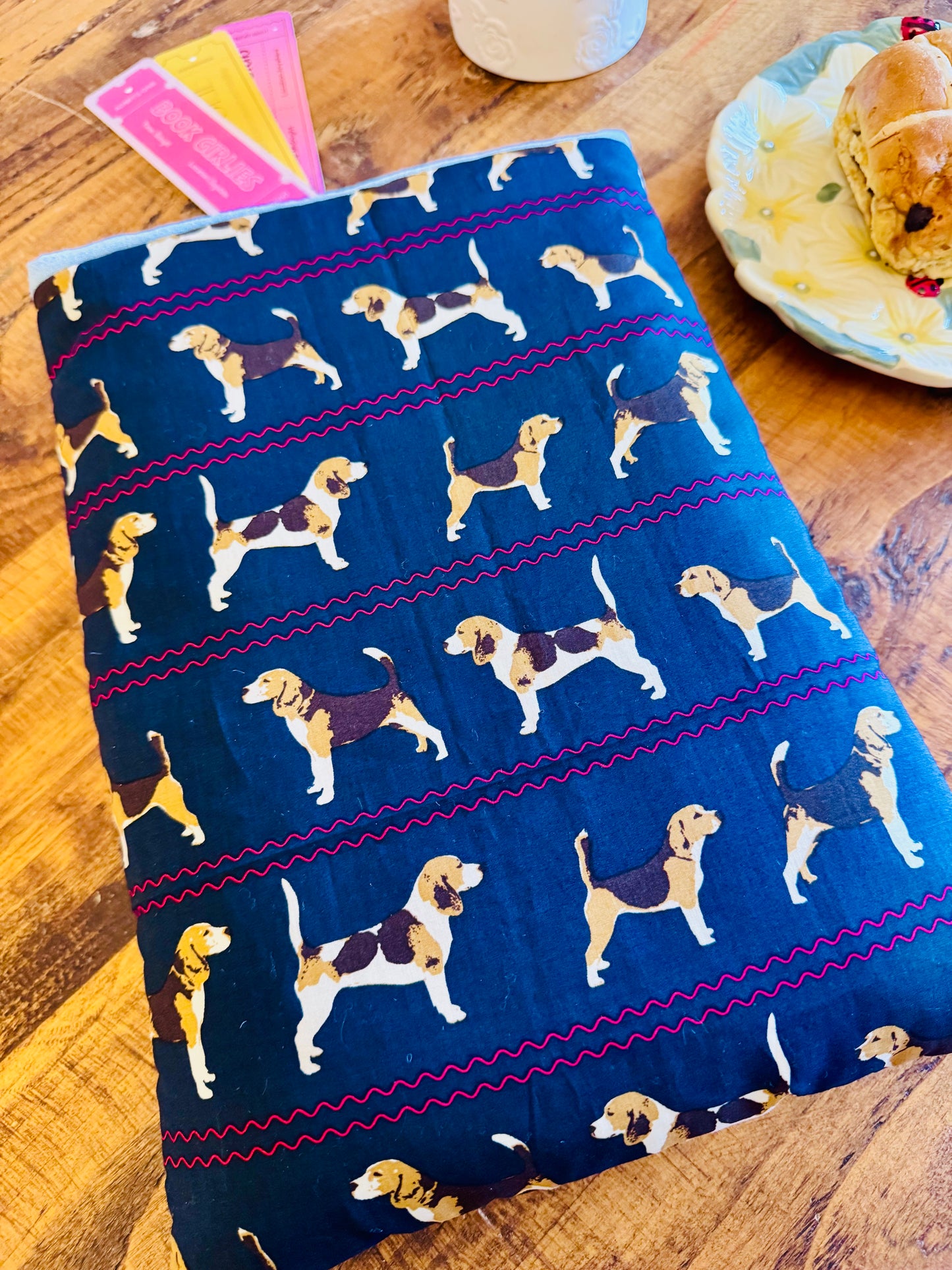 ‘Beagle’ large book bed