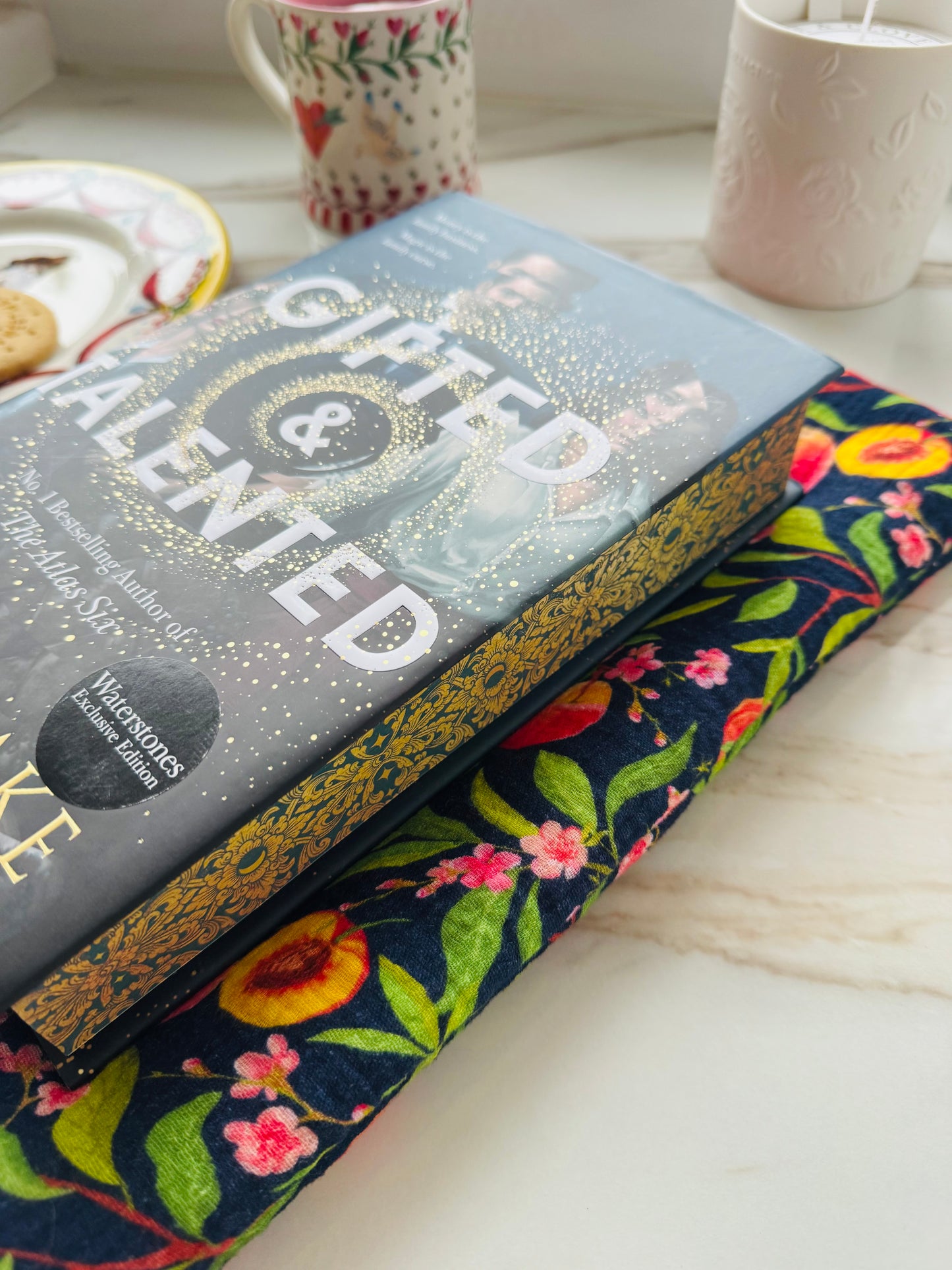 ‘Peaches’ large book bed