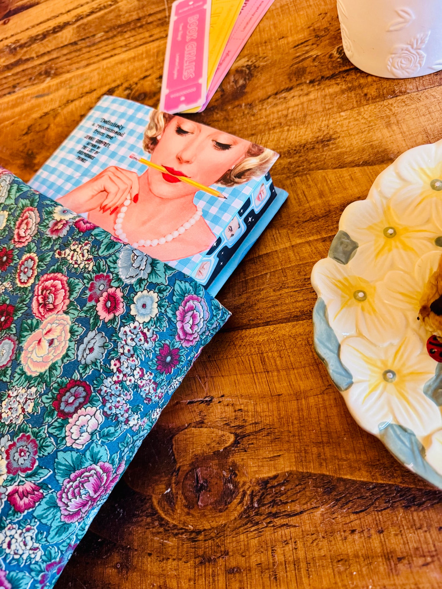 ‘Vintage florals’ large book bed