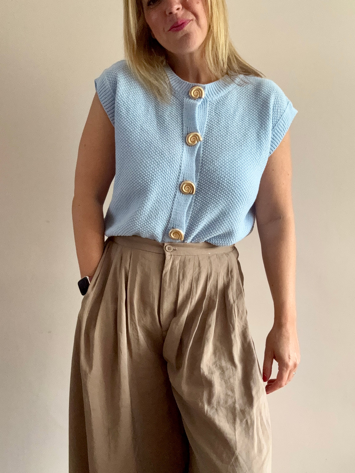 Seashell Button Sleeveless Knit