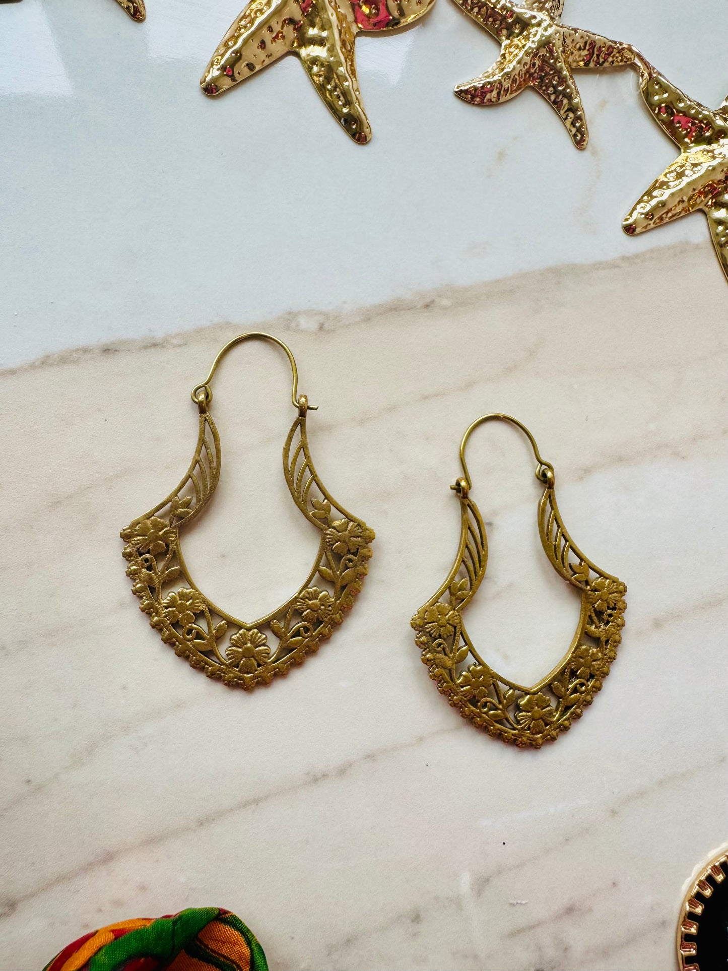 Vintage-style brushed gold fretwork earrings