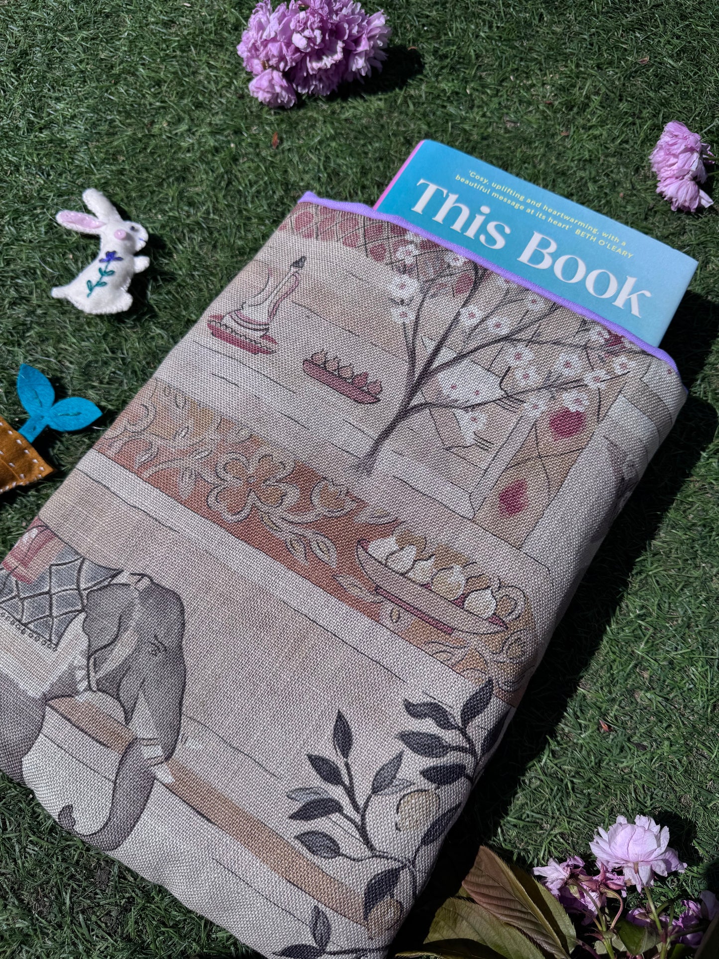 Sanderson ‘Protea’ flower large book bed