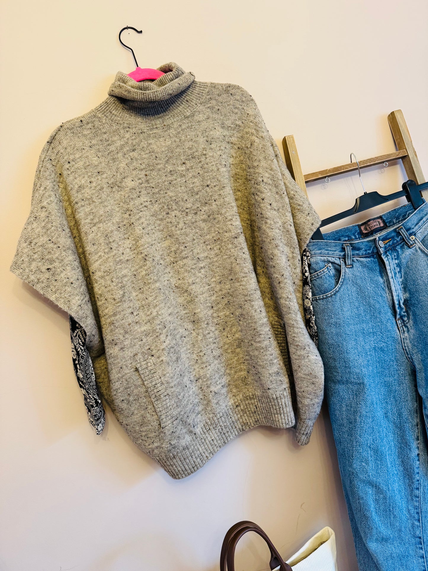 Sleeveless knit