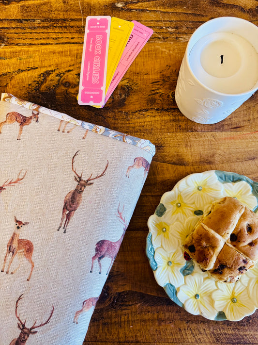 ‘Stag & Deer’ neutral large book bed