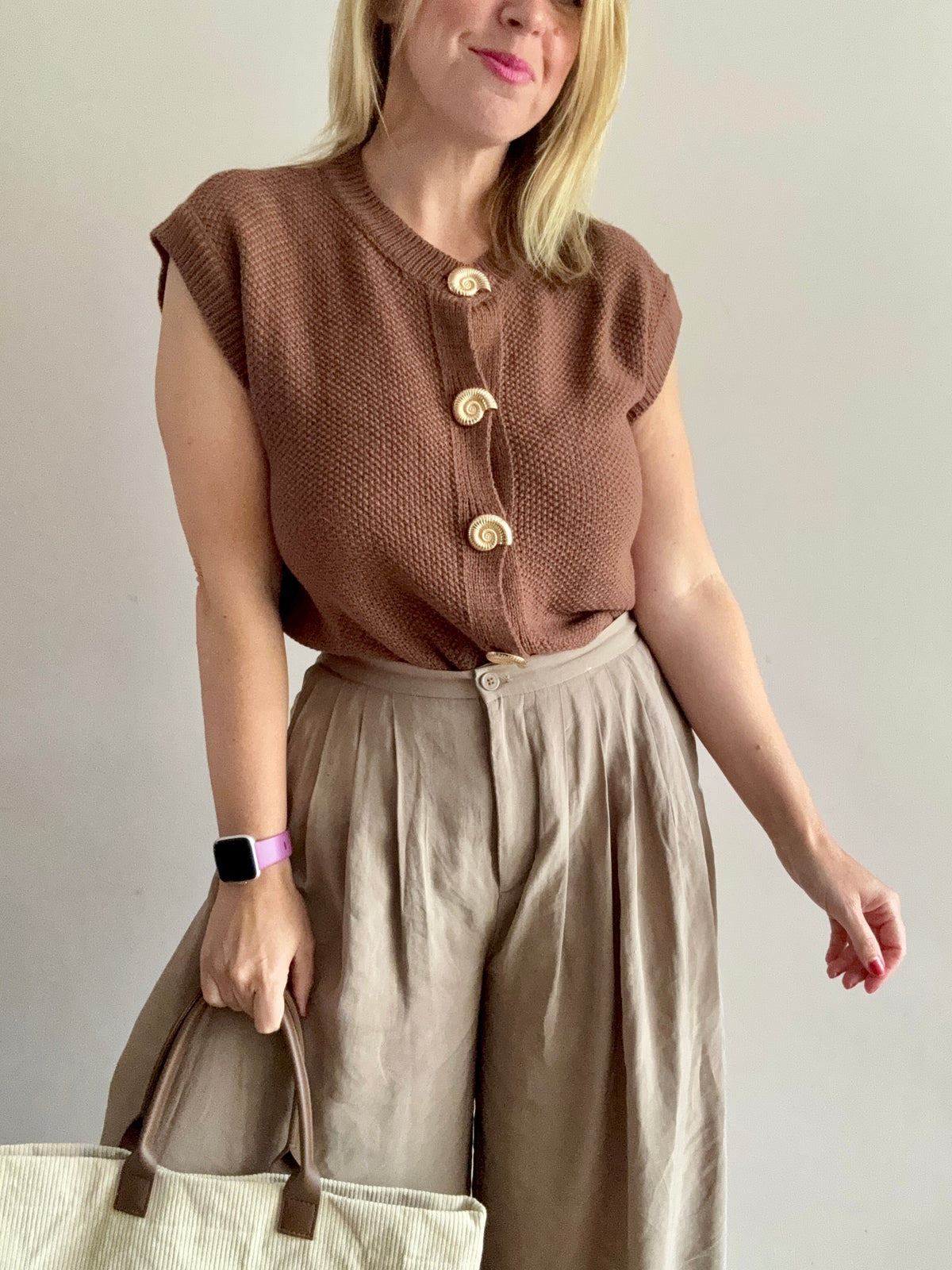 Seashell Button Sleeveless Knit