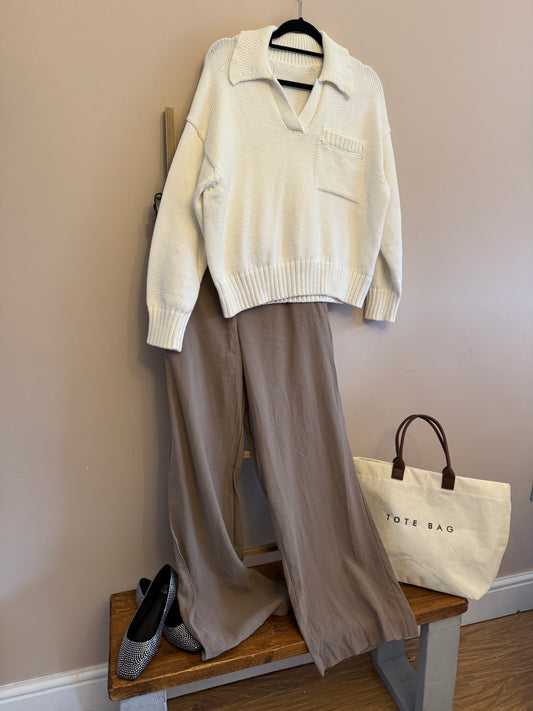 White collar jumper
