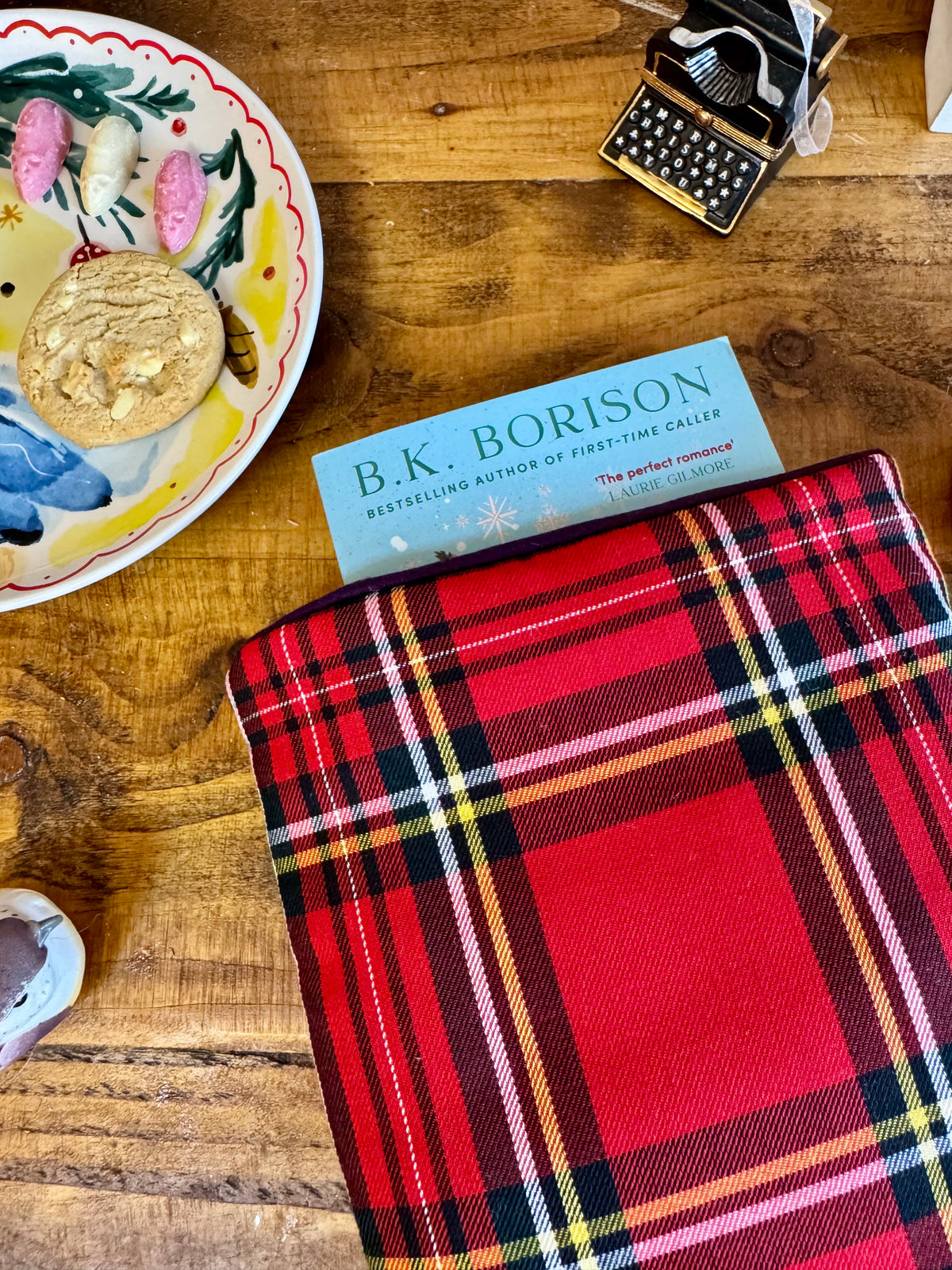 ‘Traditional tartan’ book bed