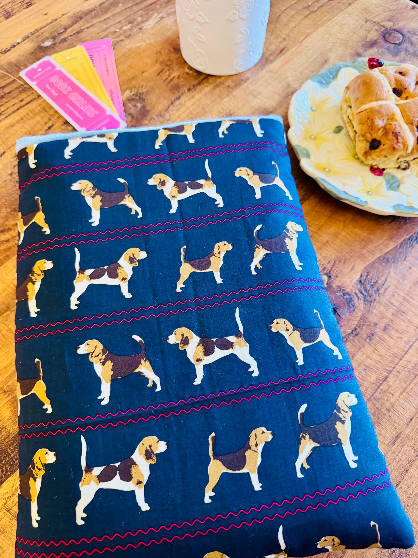‘Beagle’ large book bed