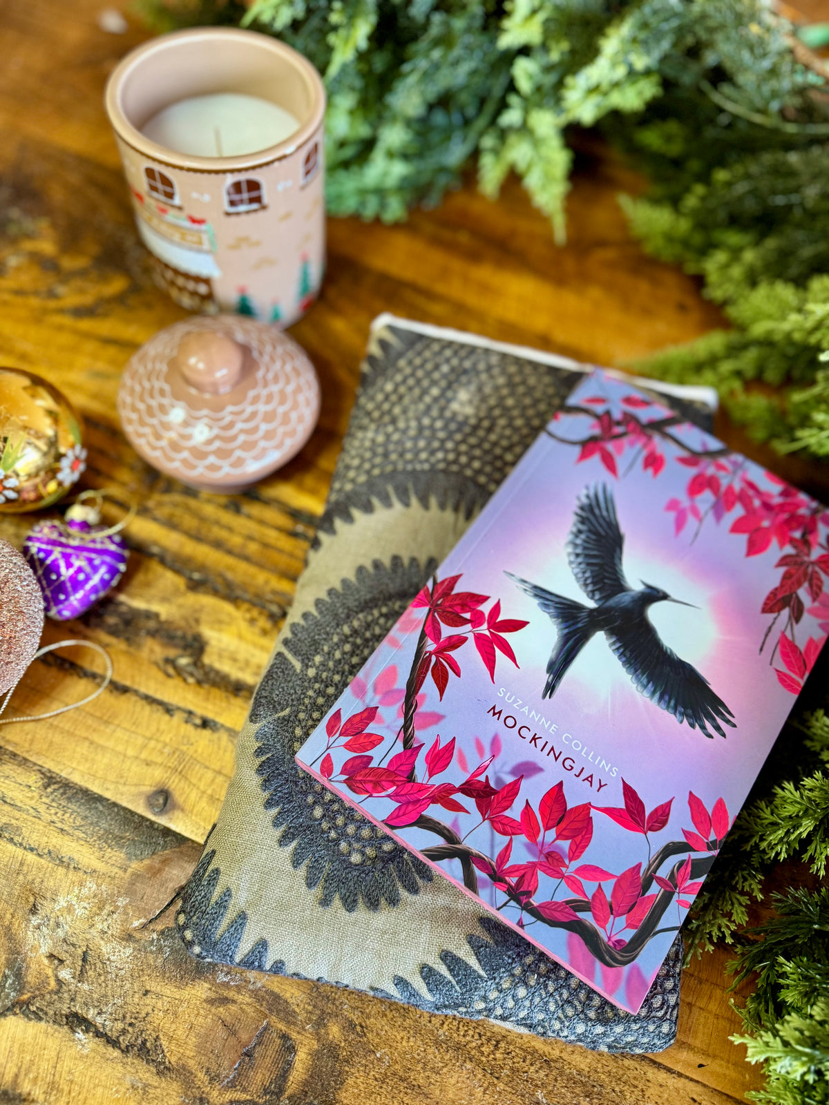 ‘Henna’ embroidered linen book bed.