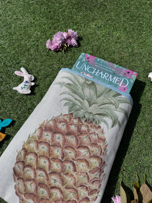 Sanderson ‘Pineapple Royale in Garden Green’ large book bed