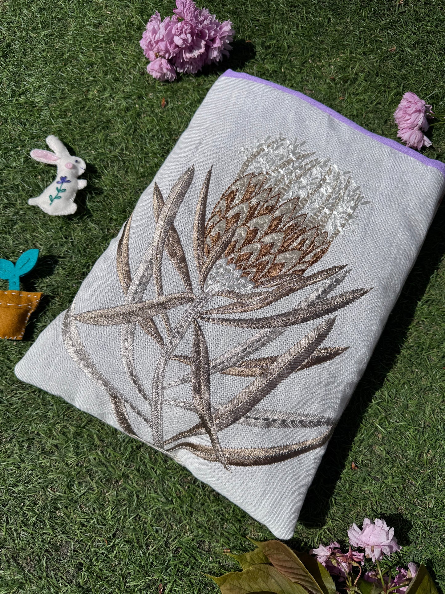 Sanderson ‘Protea’ flower large book bed