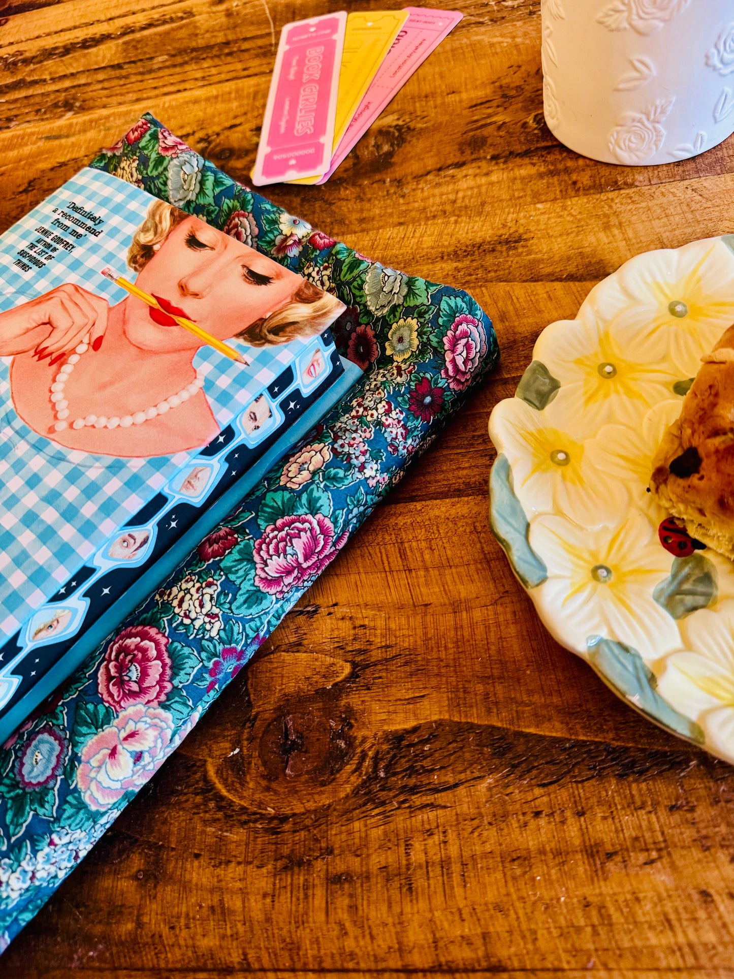 ‘Vintage florals’ large book bed