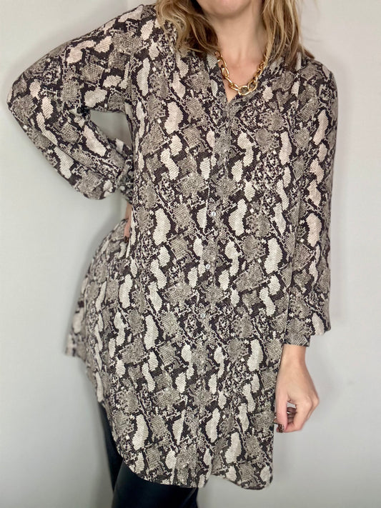 Snakeprint long length blouse