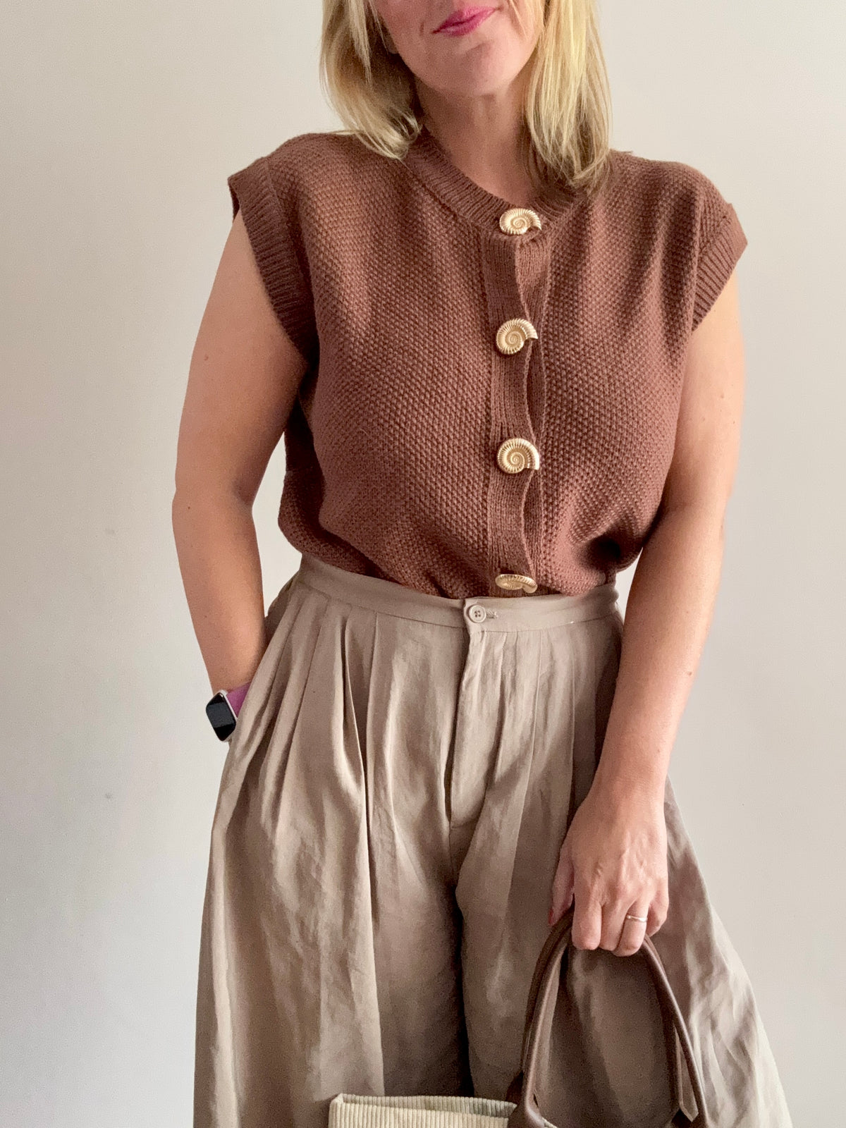Seashell Button Sleeveless Knit