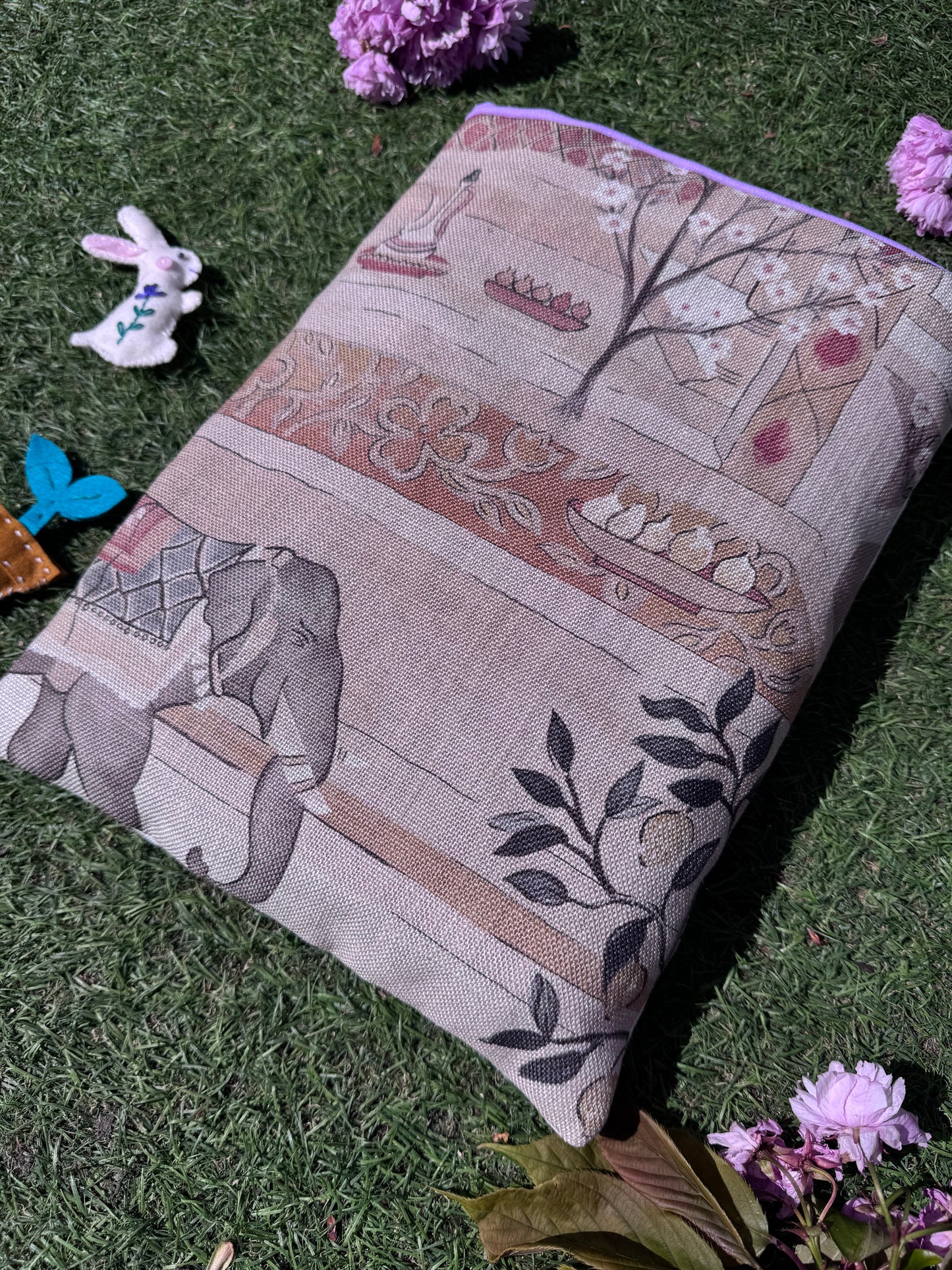 Sanderson ‘Protea’ flower large book bed