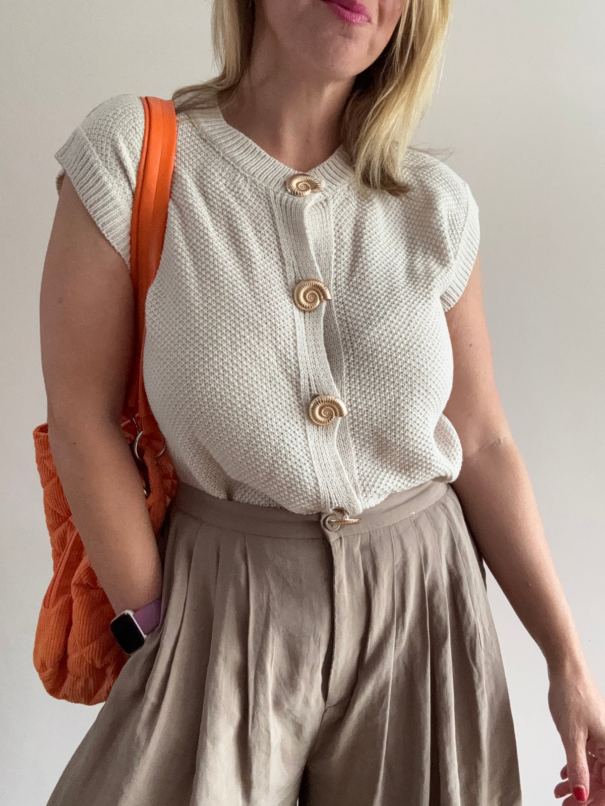 Seashell Button Sleeveless Knit
