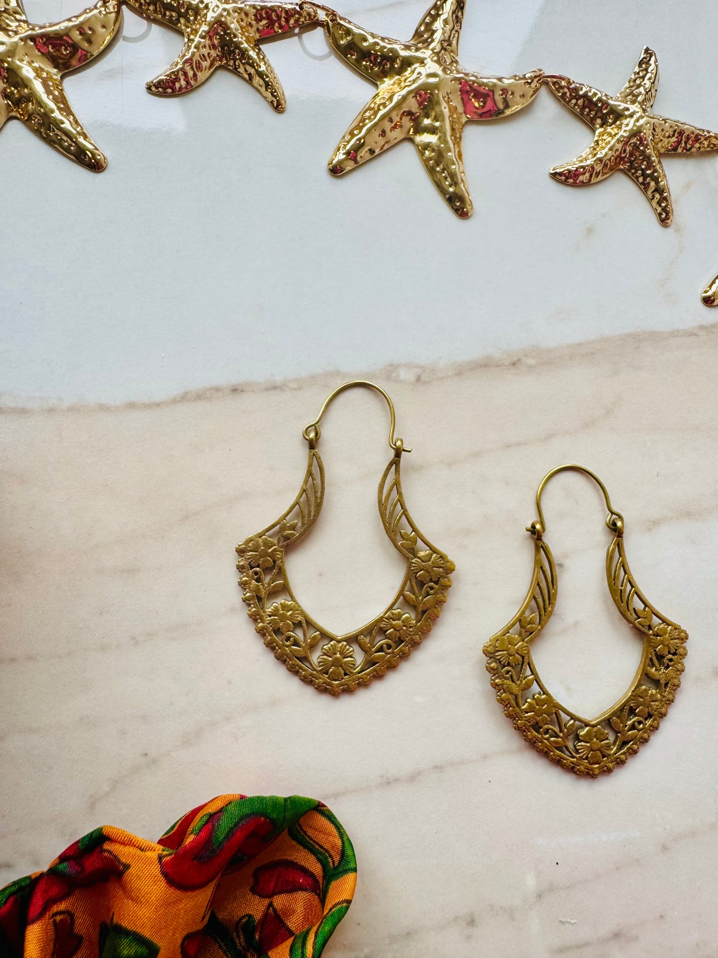 Vintage-style brushed gold fretwork earrings
