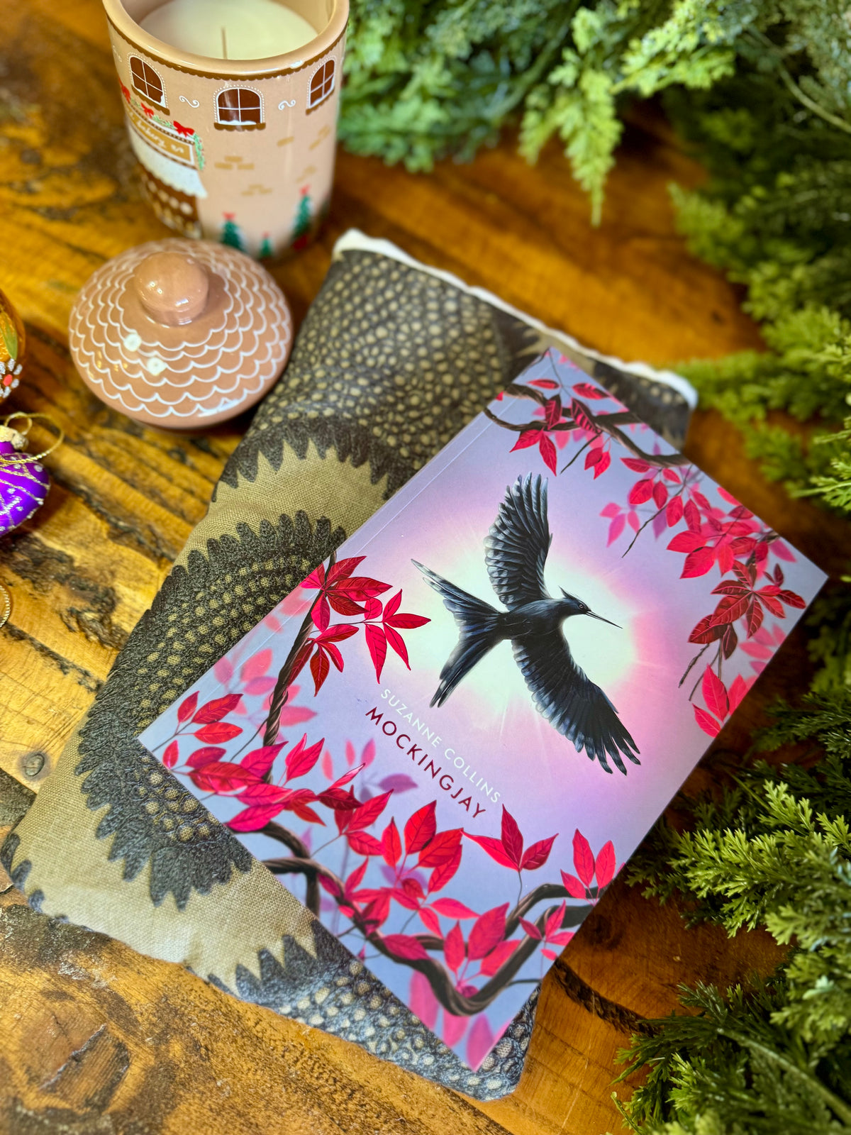 ‘Henna’ embroidered linen book bed.
